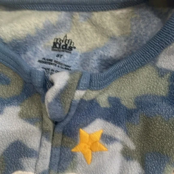 Boys 5T Pajamas Bundle Carters, and Gap Brands. - Picture 8 of 12